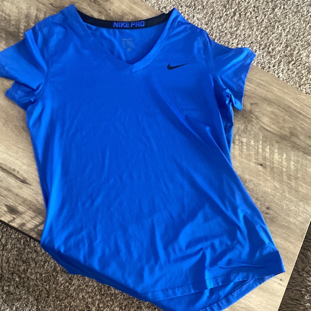 Nike top. Size XL